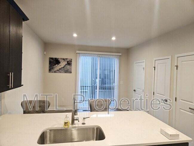 Building Photo - 3712 Ellington St