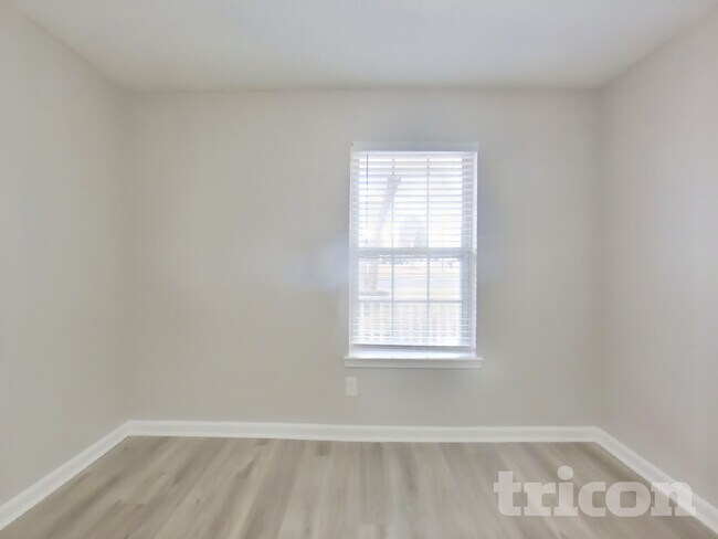 Building Photo - 5021 Meadow Trce