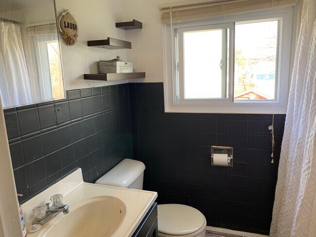 Building Photo - 726 Edgemont Blvd