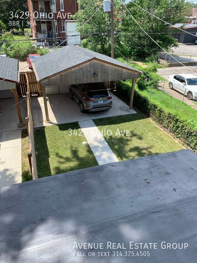 Building Photo - Beautifully Renovated Townhouse