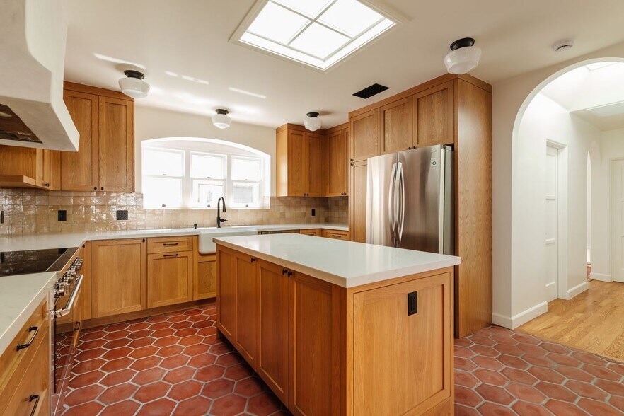 Building Photo - 1739 S Ogden Dr