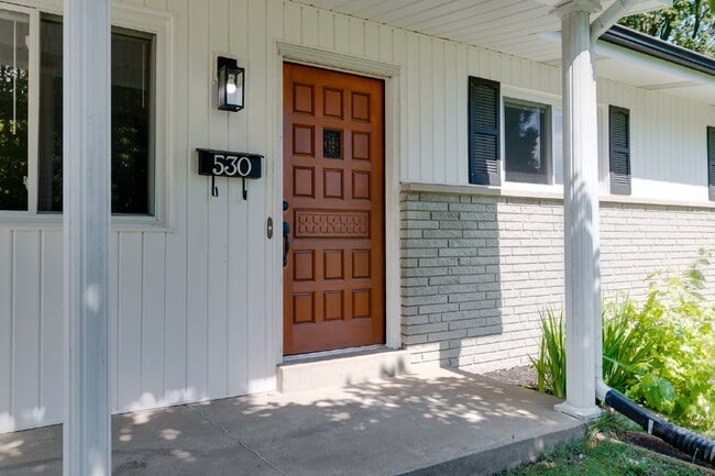 Building Photo - "Charming 4-Bed, 2-Bath Florissant Home wi...