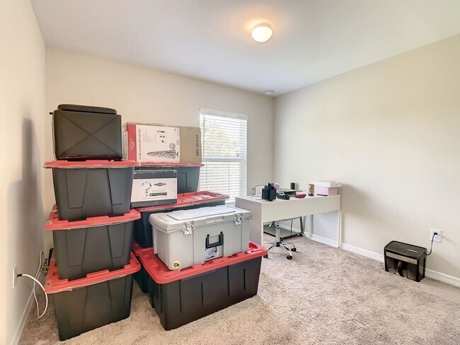 Building Photo - Beautiful 3 Bedroom 2 bath Home in desirab...