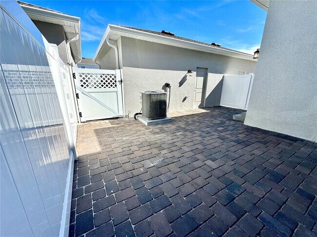 Building Photo - 2404 Rider Rain Ln