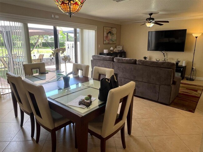 Building Photo - 9894 Fairway Cove Ln