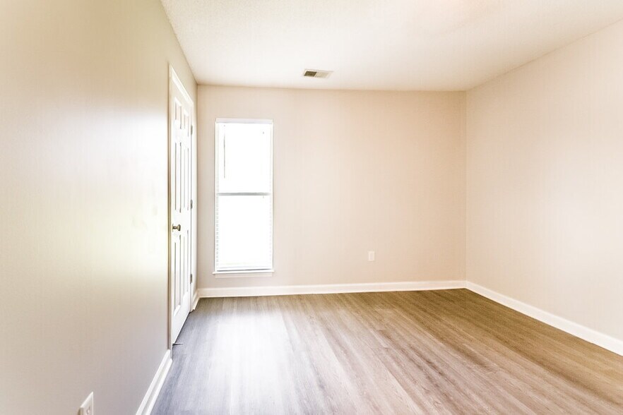 Building Photo - 7845 Sarah Ann Dr S