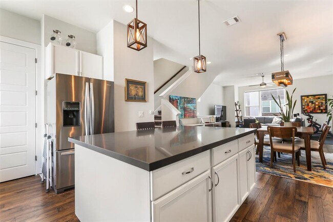 Primary Photo - 1413 Waterloo Shore Ln