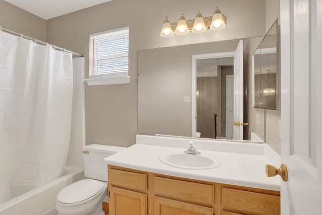 Building Photo - $1,750 Derry Twp School townhome for rent