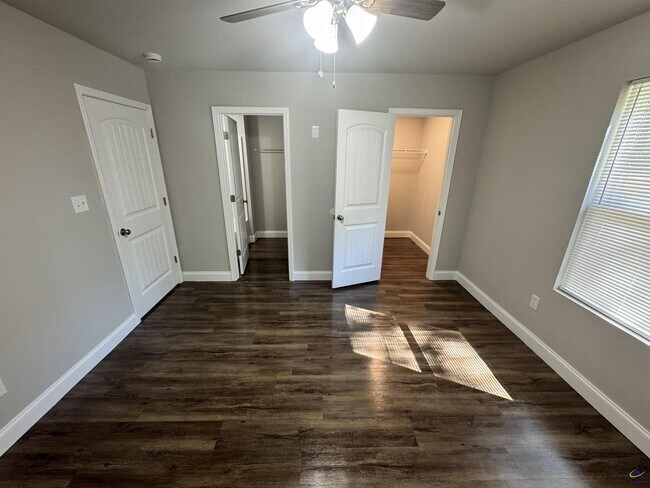 Building Photo - 301 Doyle St