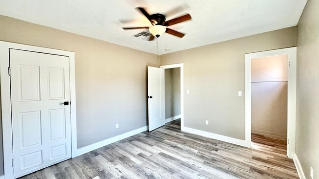 Building Photo - Lovely Single-Story Country Home on Wide Open Space with Detached Garage Space!