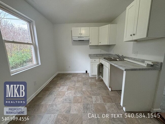 Building Photo - 1227 Ruddell Rd