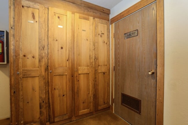 Building Photo - Move in Special! Keystone 2 bed/2bath! Plus Bonus Room  Pool and Hot Tubs!  BIKE STORAGE!