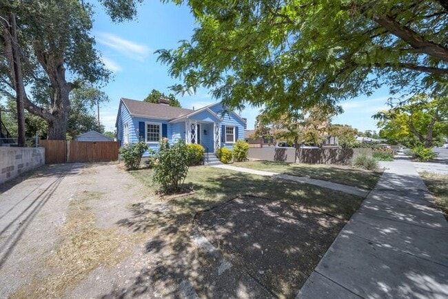 Primary Photo - Charming Cottage Home in Salt Lake City