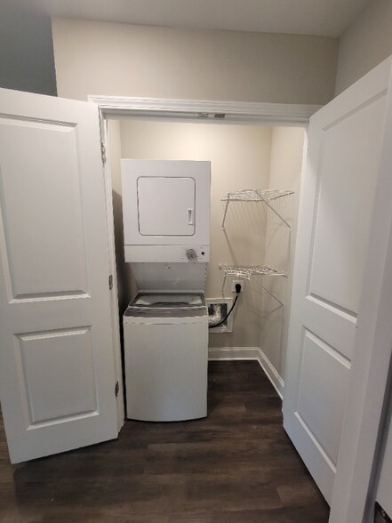 Building Photo - 283 N Warren St