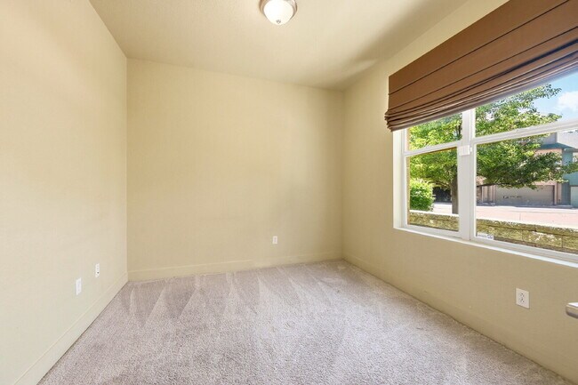 Building Photo - $2,595.95- 3 Bed, 3 Bath Townhome in Aurora with Central AC and In Unit Laundry!
