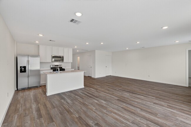 Building Photo - 40818 Hawthorne Glades St