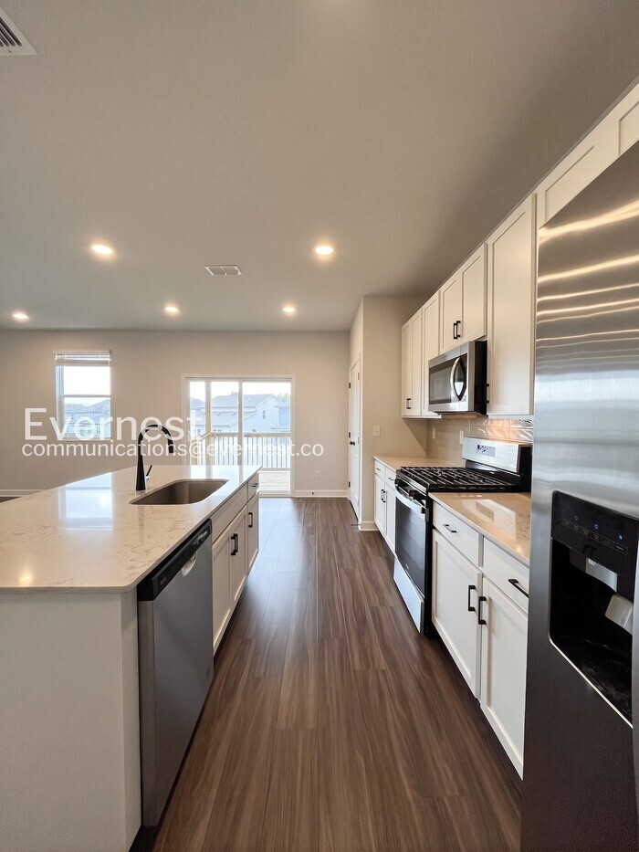 Building Photo - 167 E Millbrook Dr