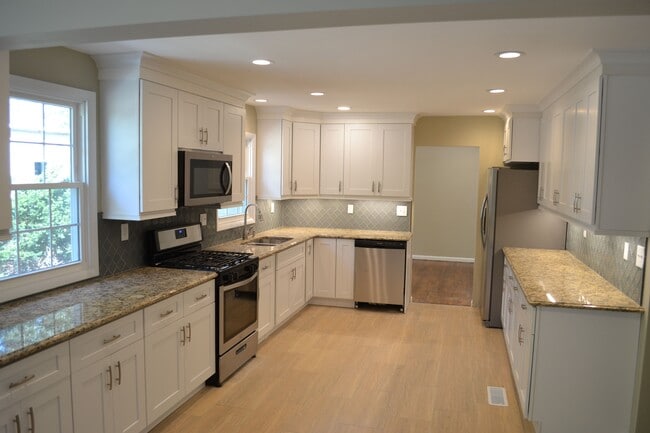 Building Photo - 122 Seaside Ave