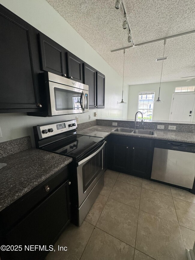 Building Photo - 454 Sherwood Oaks Dr