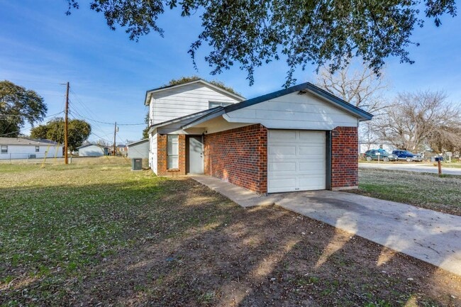 Building Photo - 1833 Pelican Dr N