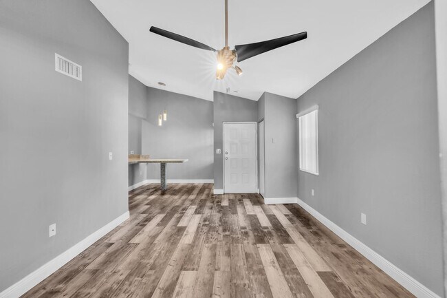 Building Photo - 2890 N Oakland Forest Dr