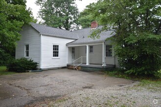 Building Photo - 2 Bedroom, 1 Bath Home in Greenfield