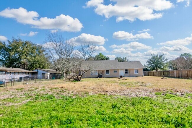 Building Photo - 2430 Avilion Ct