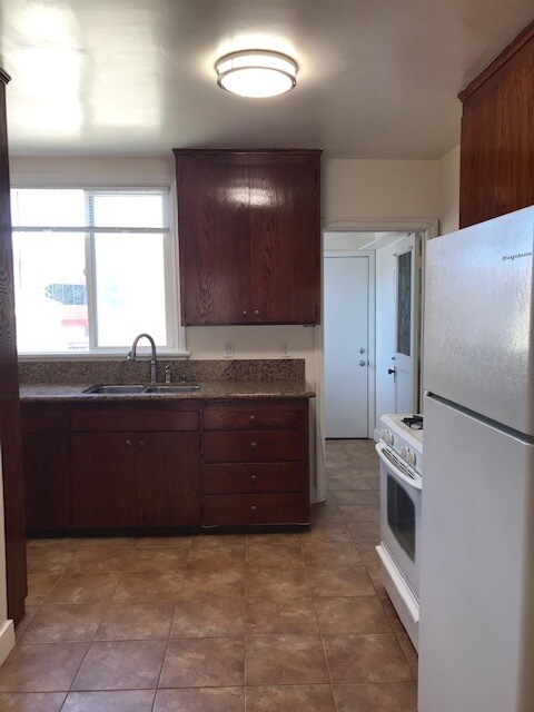 Building Photo - 367 Burchett St