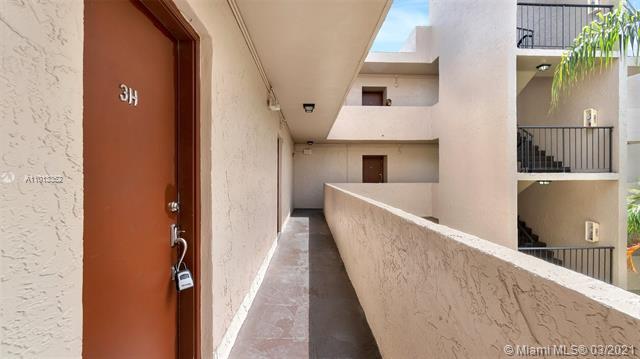 Building Photo - 10661 SW 108th Ave