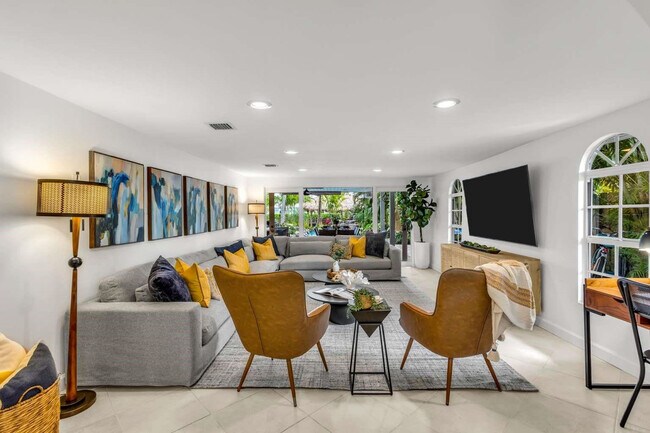 Building Photo - 2004 NE 17th Way