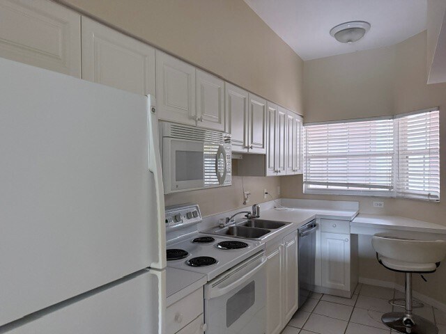 Building Photo - 4220 Central Sarasota Pkwy