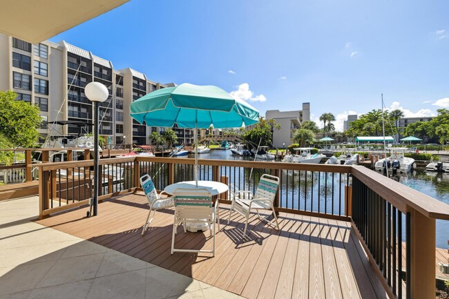 Building Photo - 4 Royal Palm Way