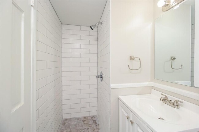 Building Photo - 2904 Huntleigh Dr