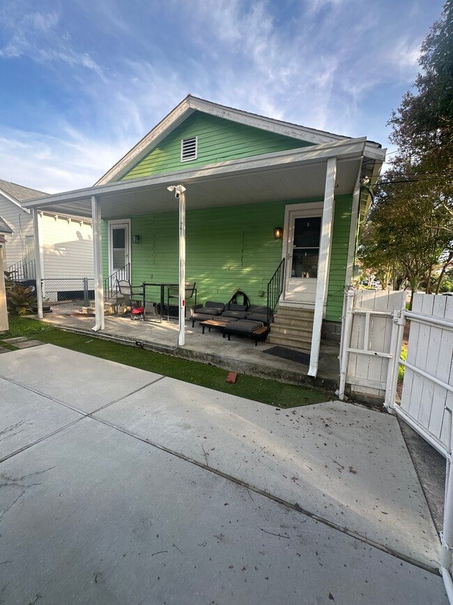 Building Photo - 4533 S Derbigny St