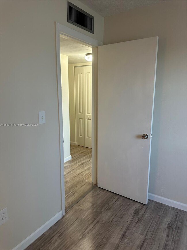 Building Photo - 6575 W 4th Ave