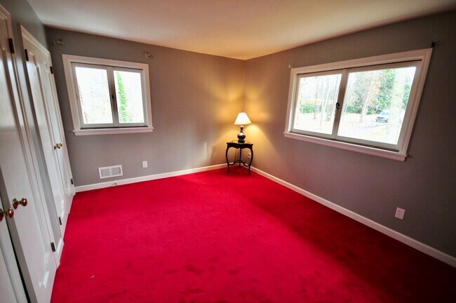 Building Photo - 5755 Doncaster Dr