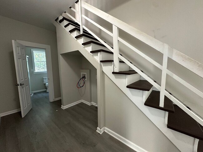 Building Photo - Timeless Character & Modern Updates in the Heart of Edenton