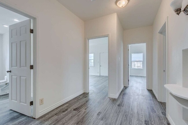 Building Photo - Stylishly Renovated Retro Duplex in the He...