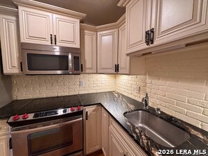 Building Photo - 7709 Broadway