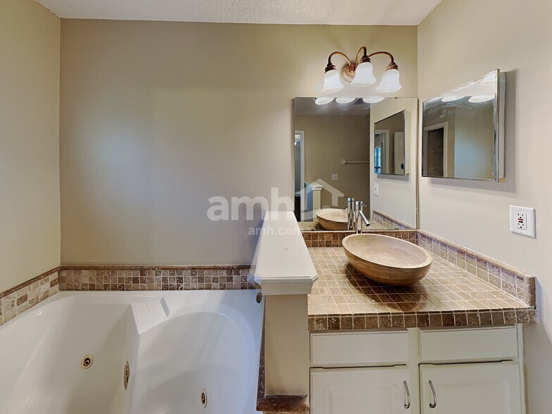 Building Photo - 4316 Hanging Moss Dr