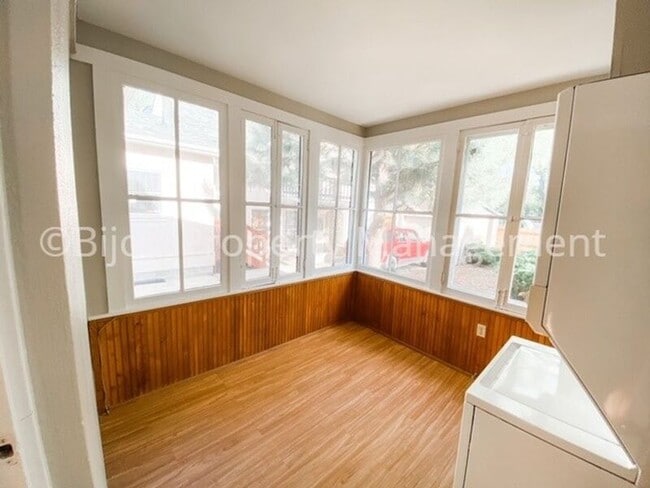 Building Photo - 311 E Del Norte St