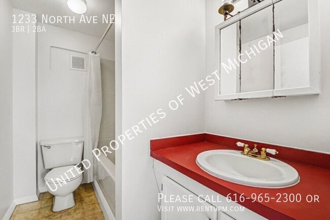 Building Photo - 1233 North Ave NE