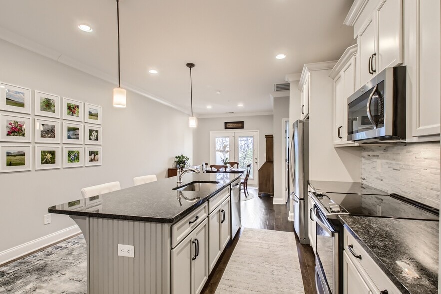 Kitchen looking towards Dining - 1608 Hampshire Plz