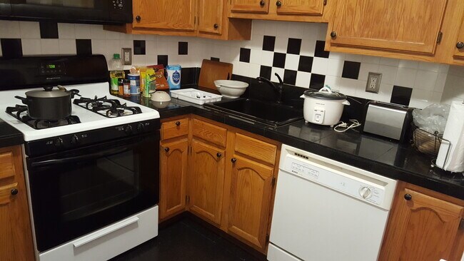 Building Photo - 105 Olympic Ct