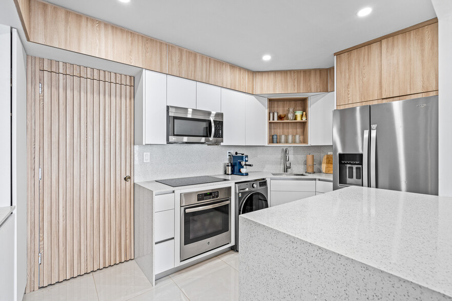 Building Photo - 1408 Brickell Bay Dr