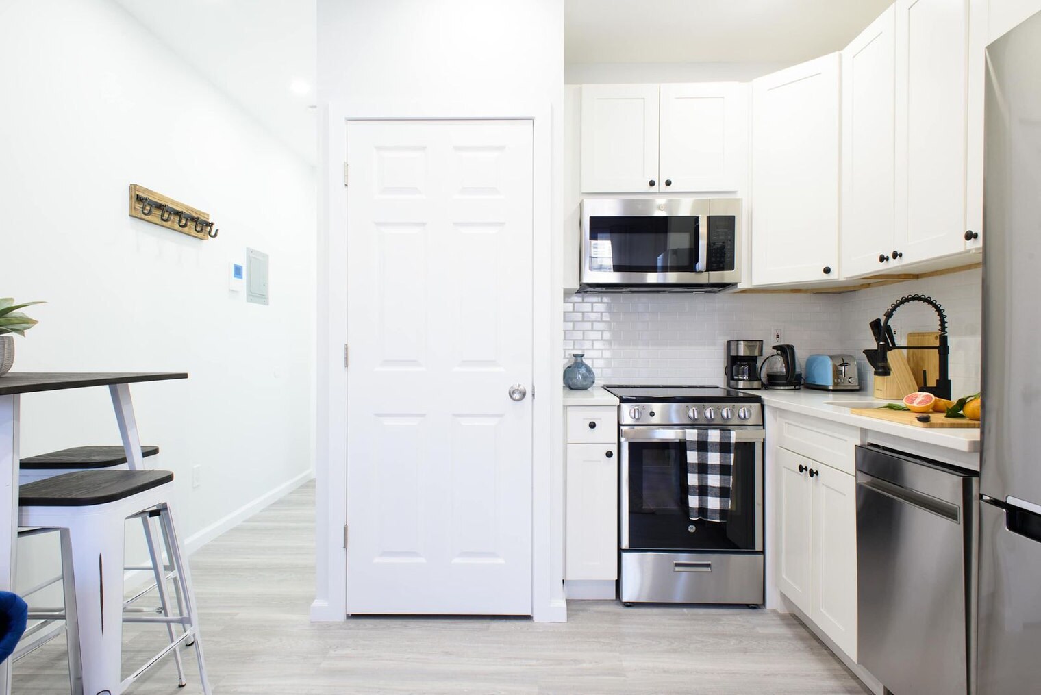 Building Photo - 240e E 75th St