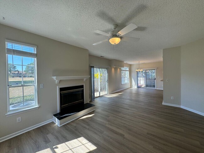 Building Photo - Welcome to this beautifully renovated detached condo!