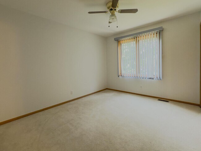 Building Photo - Exceptional Lease Offering in Novi Schools!