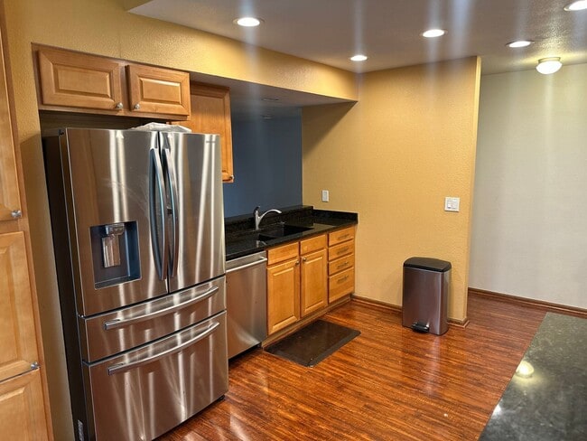 Building Photo - Beautifully 4BR, 3BA Tri-Level with Gorgeo...