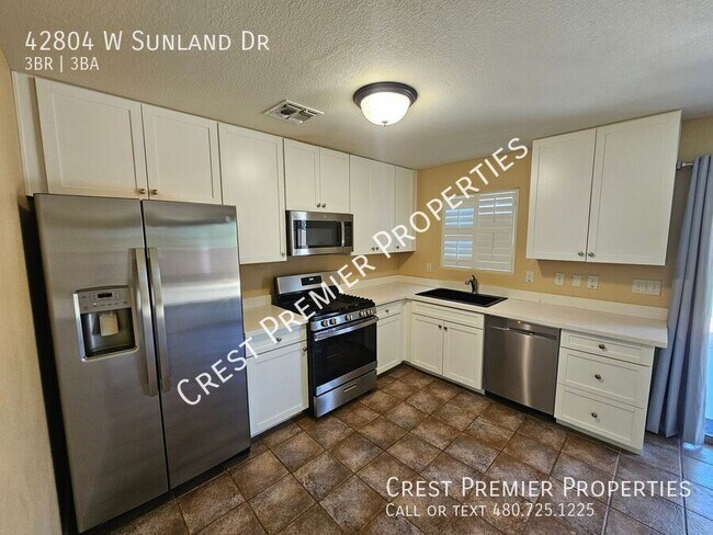 Building Photo - 42804 W Sunland Dr